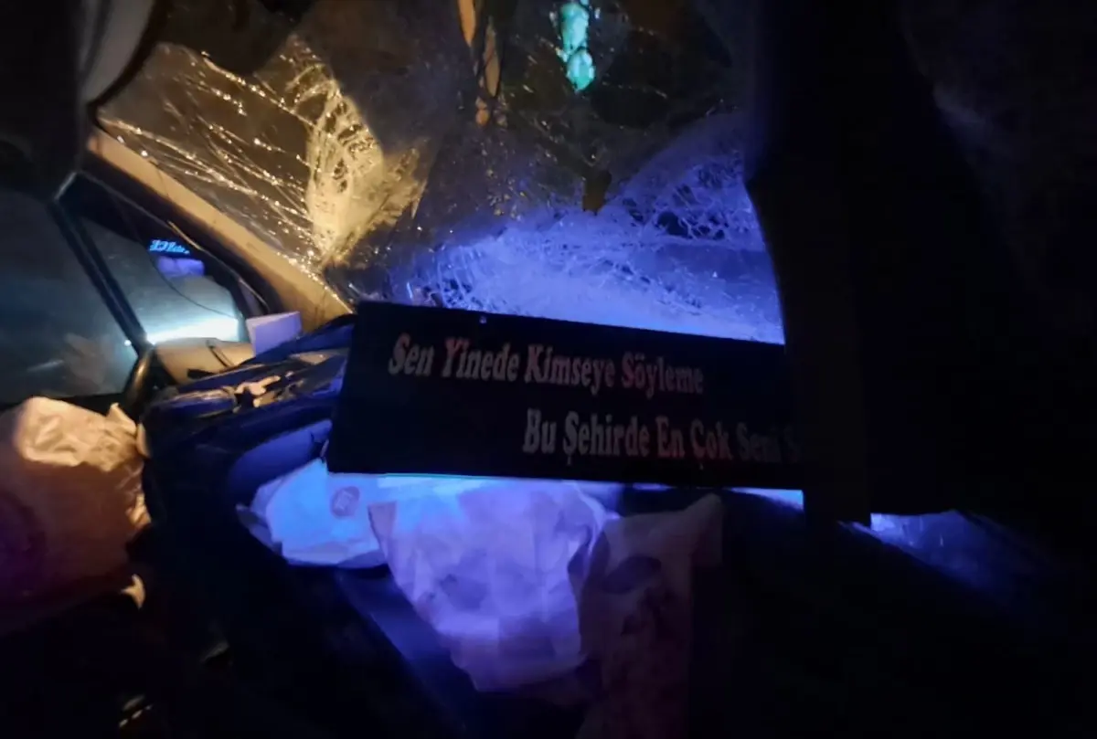 Ordu’da Tünelde Minibüs ile TIR Çarpıştı: 2 Yaralı