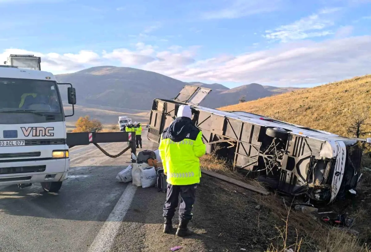 Afyonkarahisar'da Feci Otobüs Kazası: 2 Ölü, 21 Yaralı