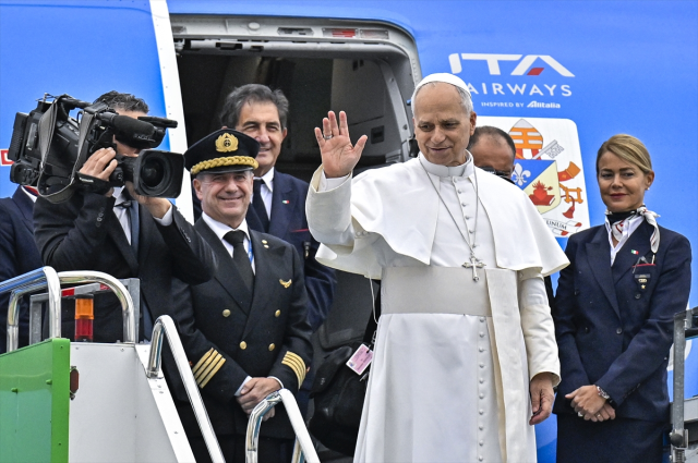 Pope 14. Leo departed from Turkey to go to Lebanon