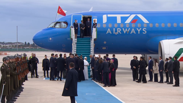 Pope 14. Leo departed from Turkey to go to Lebanon