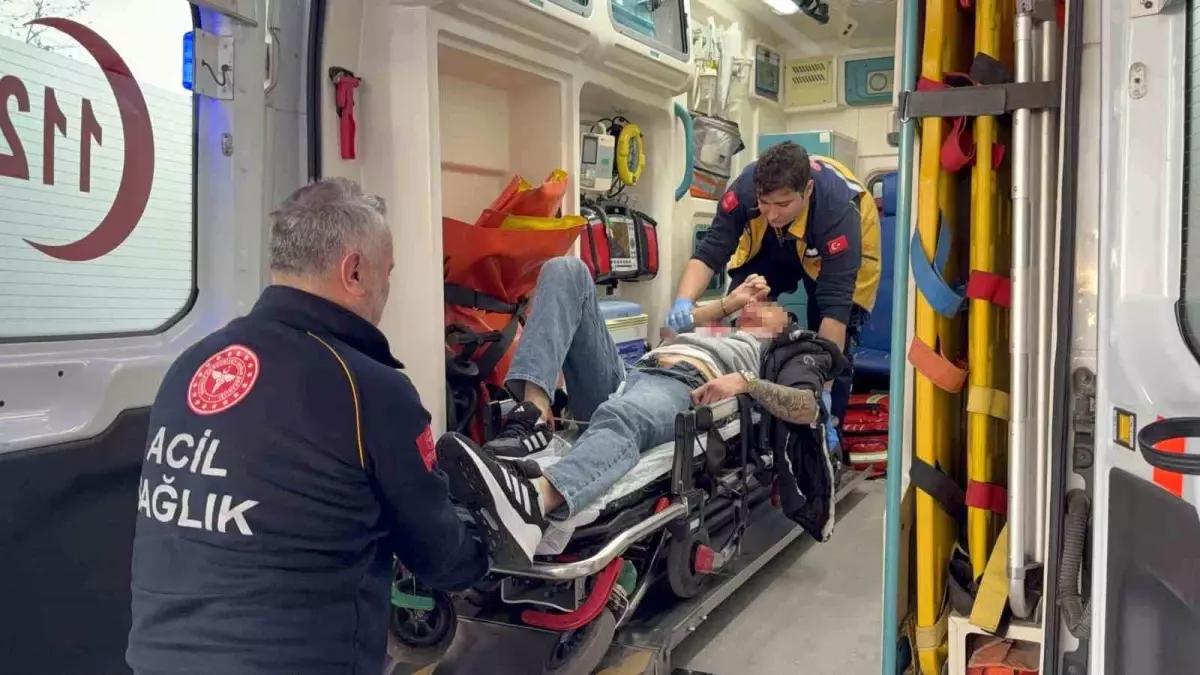 Samsun'da Motosiklet Üzerinde Oturan Gençler Silahlı Saldırıya Uğradı