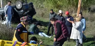 Antalya'da Seyir Halindeki Otomobil Şarampole Yuvarlandı: 3 Yaralı