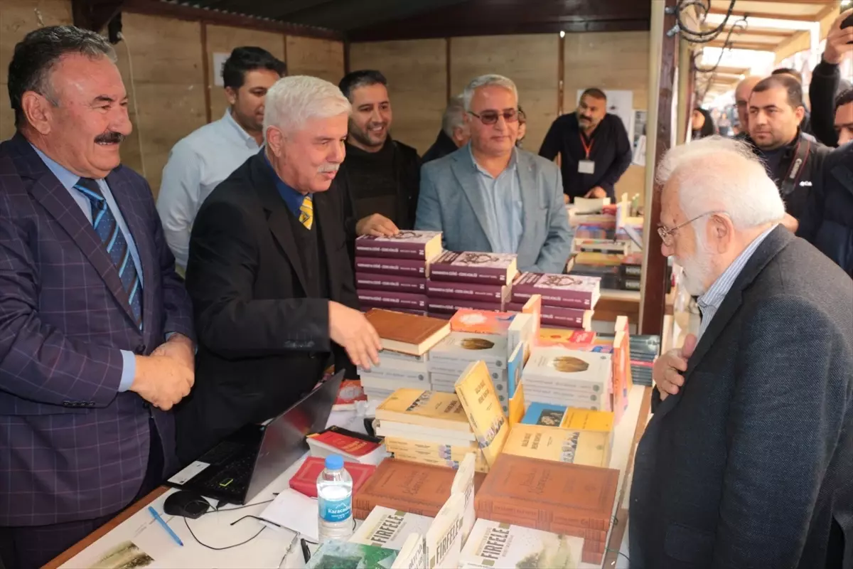 Cizre'de 'Cezeri'nin İzinde Kardeşlik Ruhuyla Türkiye Yüzyılı' Kitap Fuarı Sonlandı