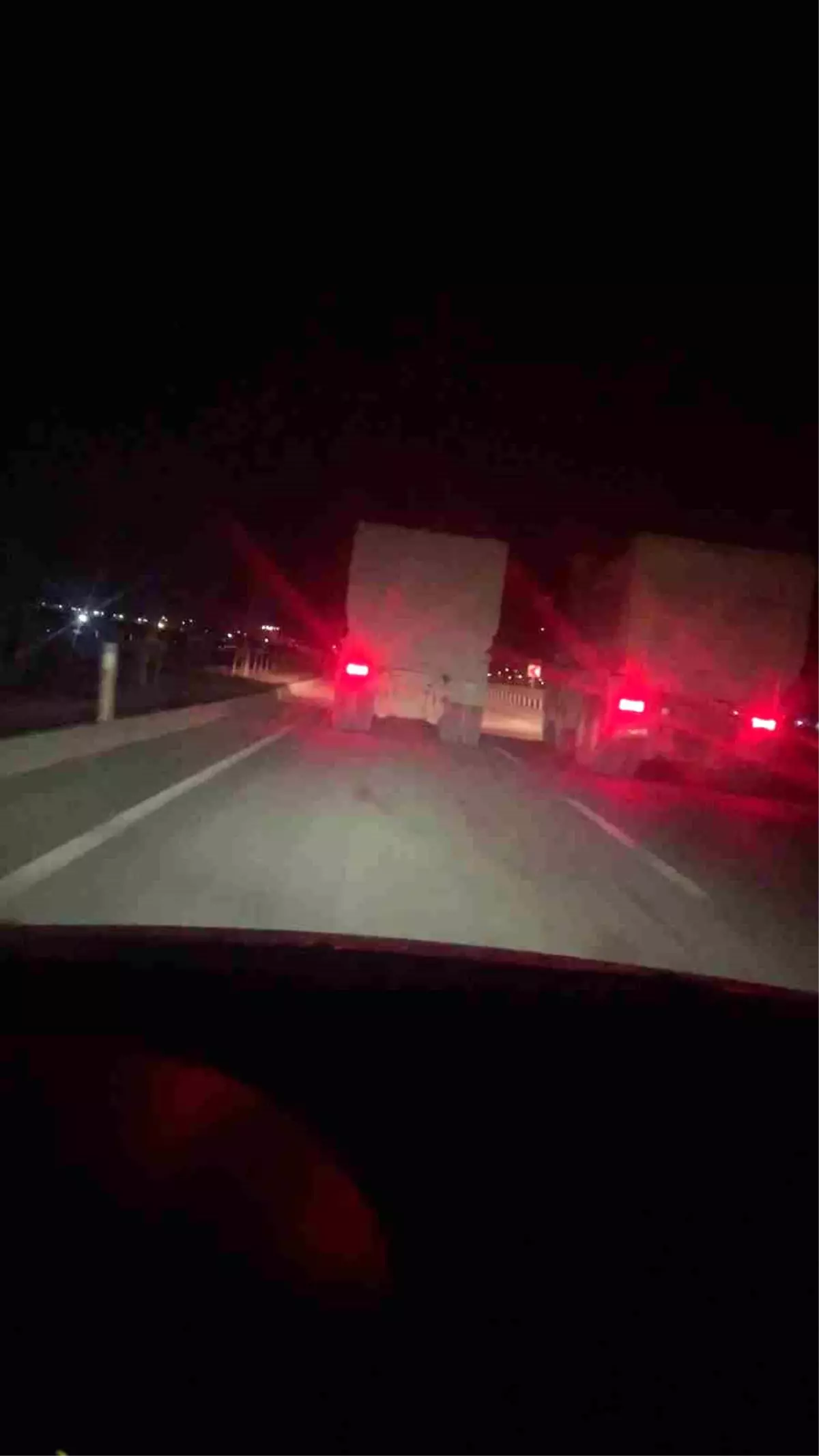 Hatay'da 100 km/h ile Yarışan Hafriyat Kamyonları Trafiği Tehdit Ediyor