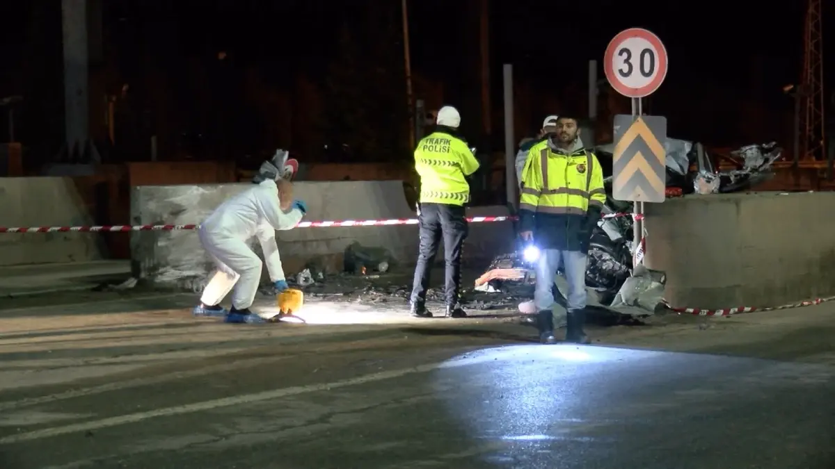 Tuzla'da Otoyolda Kaza: Asistan Doktor Hayatını Kaybetti
