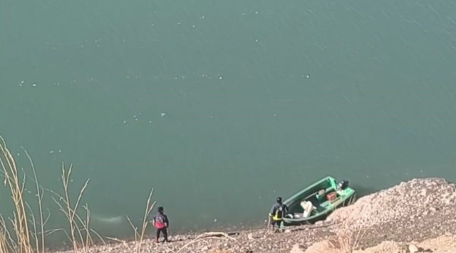 A vehicle rolled into the lake in Van! 1 person lost their life, 2 people are missing