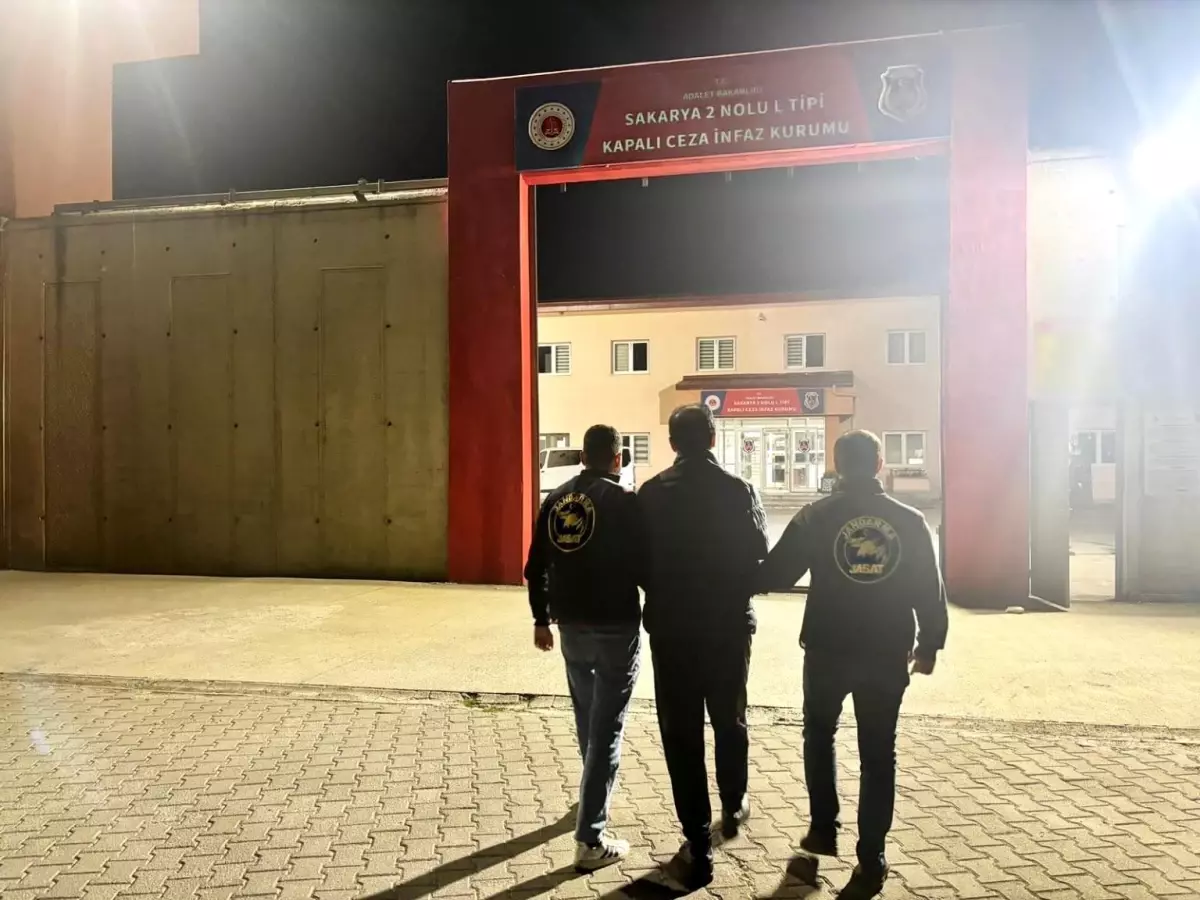 Sakarya'da Hakkında 42 ve 28 Yıl Hapis Cezası Bulunan İki Şahıs Yakalandı