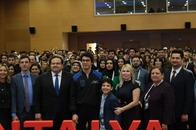 Antalya Teknokent ev sahipliğinde 9.Akdeniz Bilişim Zirvesi Antalya'da teknoloji dünyasını buluşturuyor