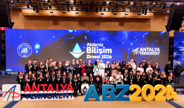 Antalya Teknokent ev sahipliğinde 9.Akdeniz Bilişim Zirvesi Antalya'da teknoloji dünyasını buluşturuyor