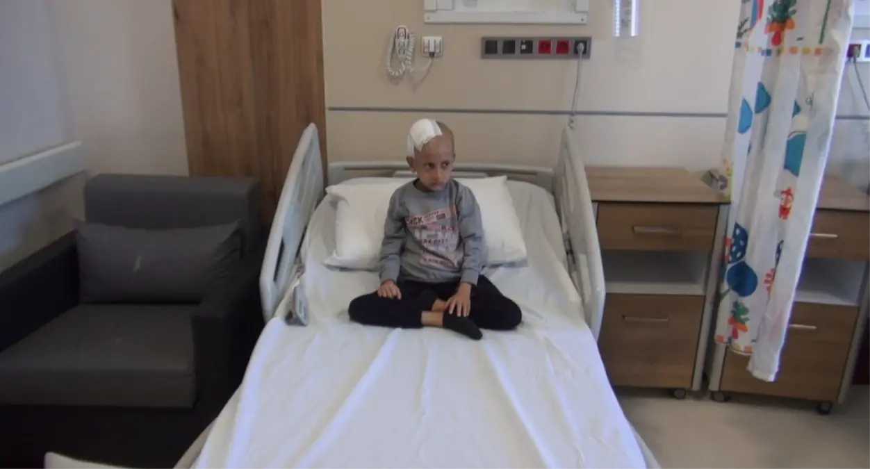 7 Yaşındaki Eyüp Ensar Işık, Beyin Tümörü Ameliyatıyla Hayata Döndü