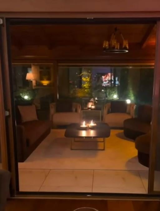 The decorative fireplace exploded like a bomb, 30% of her body was burned