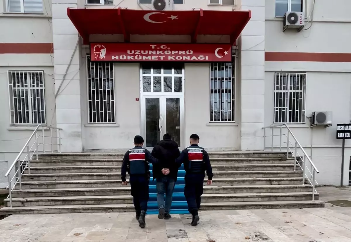 Afgan Uyruklu Şahıs Çaldığı Araçla İstanbul'a Kaçarken Yakalandı