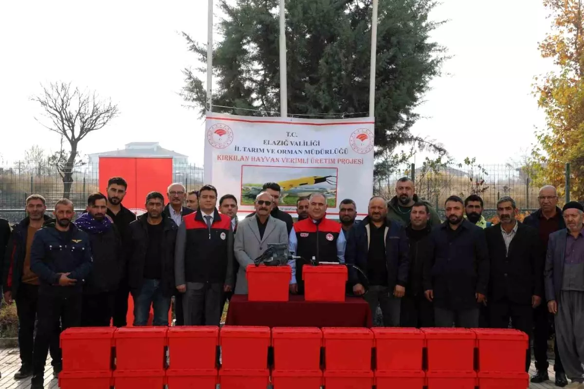 Elazığ'da 20 Hayvan Üreticisine Kırkım Makinesi Desteği