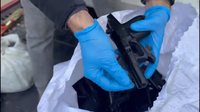 Eskişehir'de arızalı araçtan cephanelik çıktı! Eskişehir'de arızalı araçtan cephanelik çıktı!