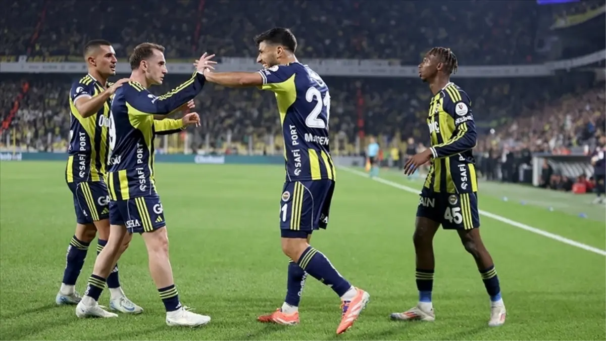 Fenerbahçe 11'i! Derbi FB GS maç kadrosu ilk 11'ler açıklandı mı? Fenerbahçe Galatasaray maç kadrosu!