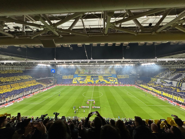 Special Choreography for the Galatasaray Derby by Fenerbahçe Fans