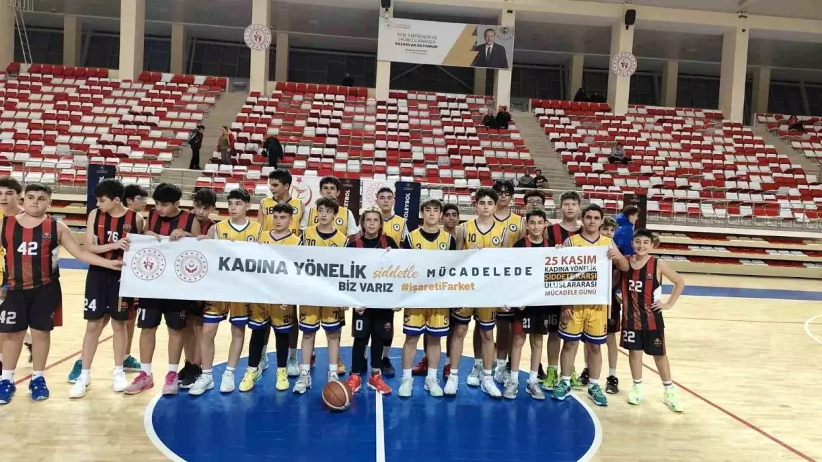 Eskişehir'de Genç Sporculardan Kadına Yönelik Şiddete Farkındalık Etkinliği