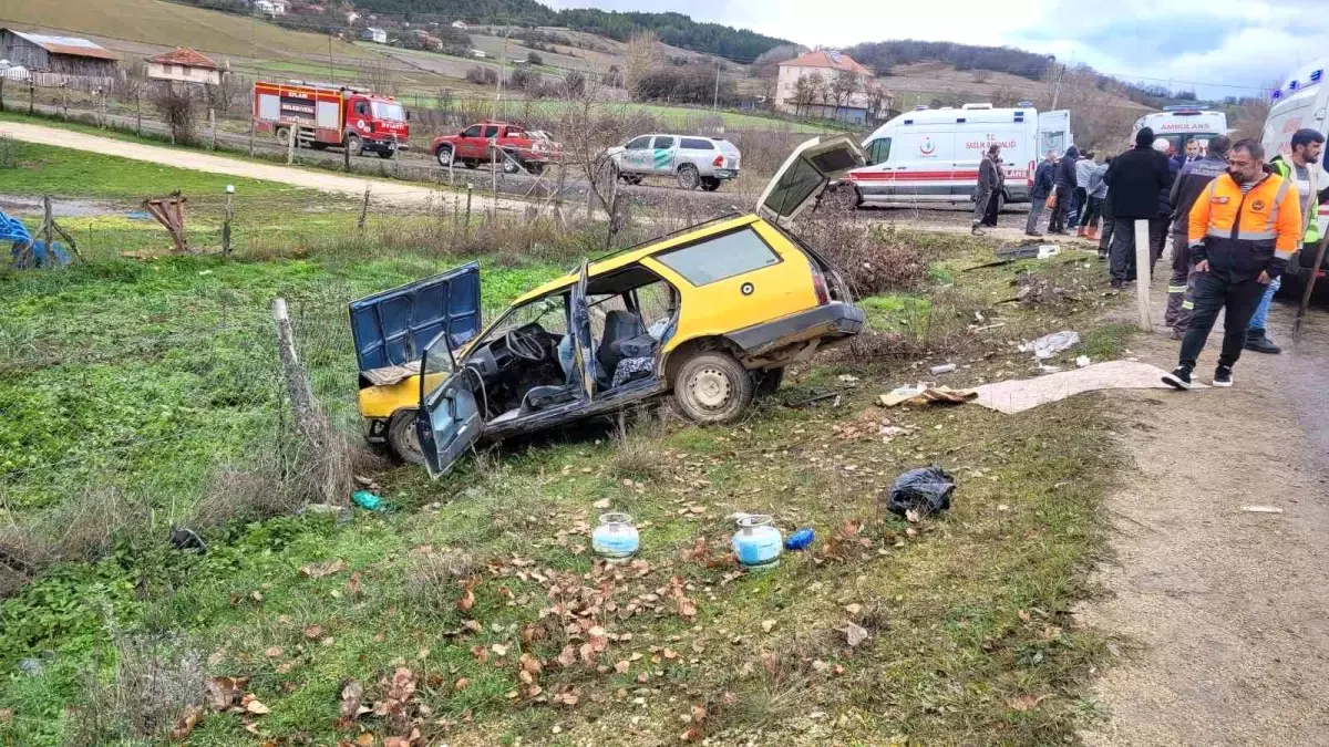 Karabük'te hafif ticari araç otomobille çarpıştı: 6 yaralı