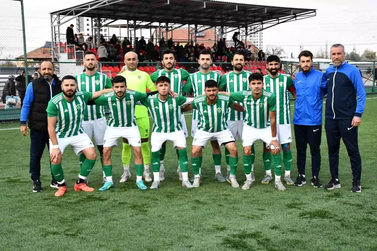 Kayseri Şekerspor, Gaziosmanpaşaspor'u 4-0 Farkla Geçerek Lider Oldu