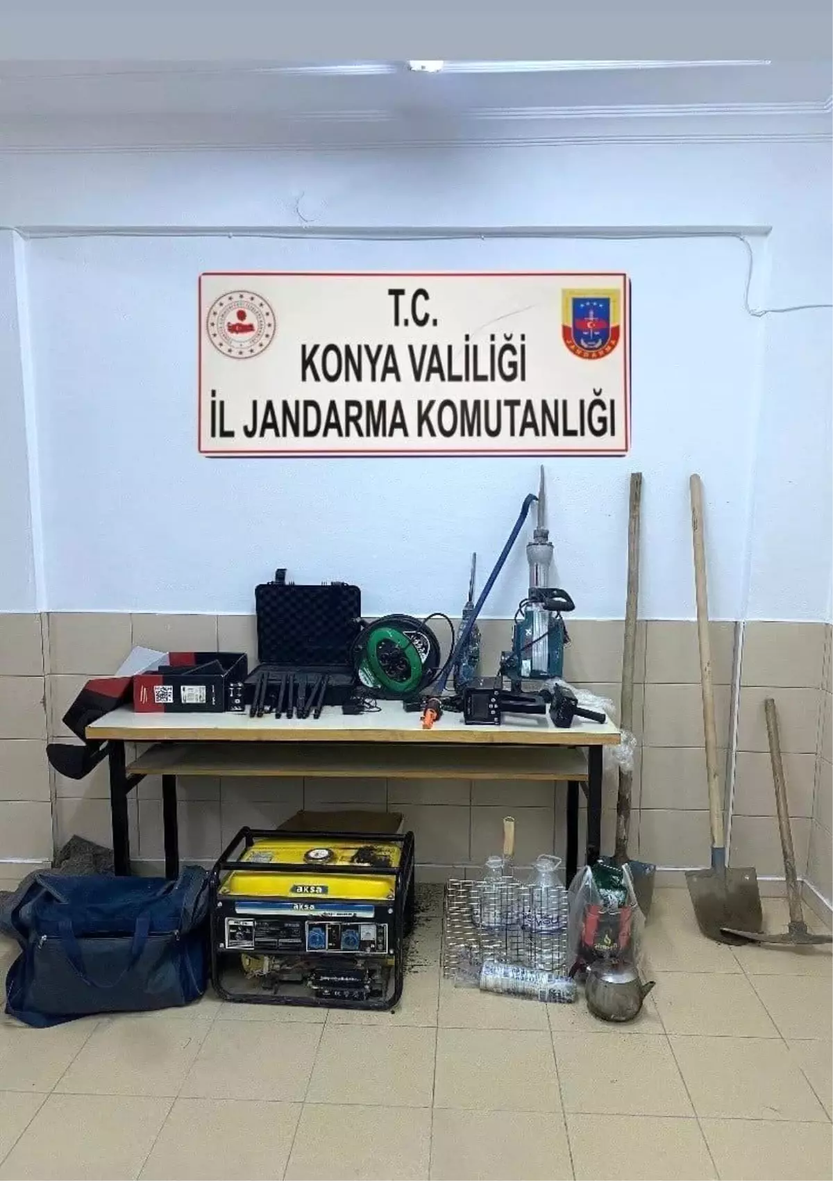 Konya'da Kaçak Kazı Yapan 8 Kişi Gözaltına Alındı