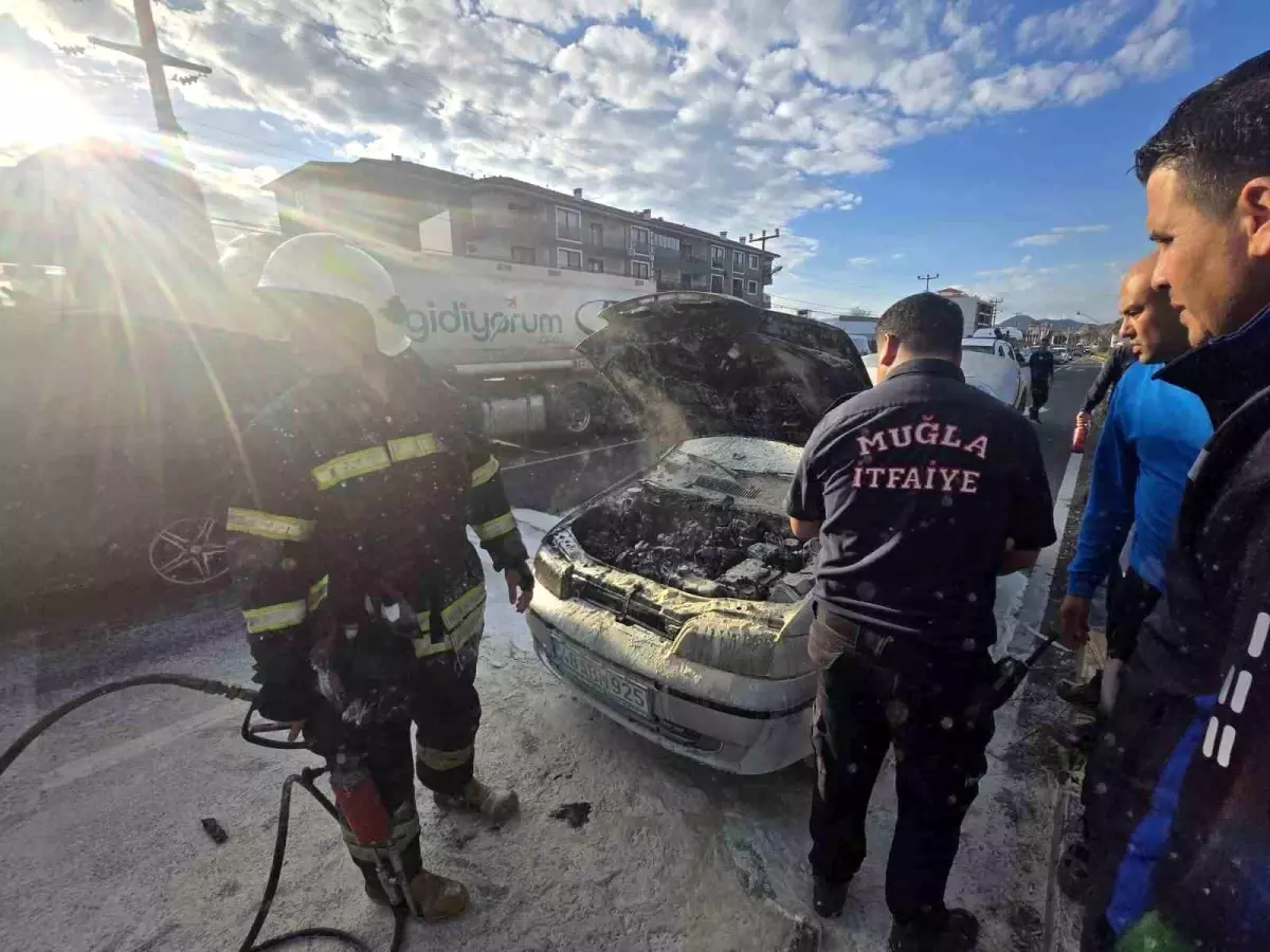 Muğla'da Araç Yangını Korku Dolu Anlara Neden Oldu