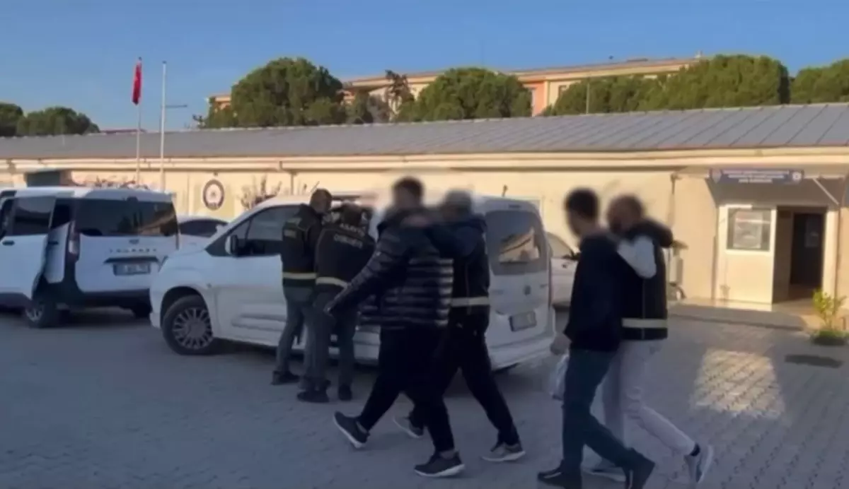 Husumetlilerine Pusu Kurarken Silah Tutukluk Yaptı, 3 Şüpheli Tutuklandı