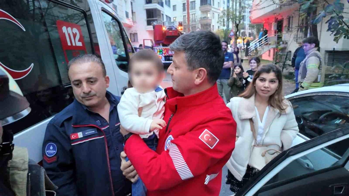 Çekmeköy'de Unutulan Bebek İtfaiye Ekipleri Tarafından Kurtarıldı