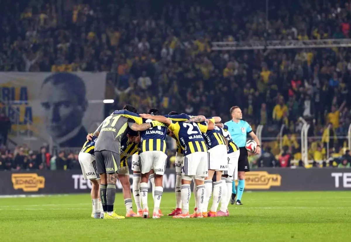 Fenerbahçe Galatasaray Derbisinde 3 Değişiklik ile Saha Çıkıyor