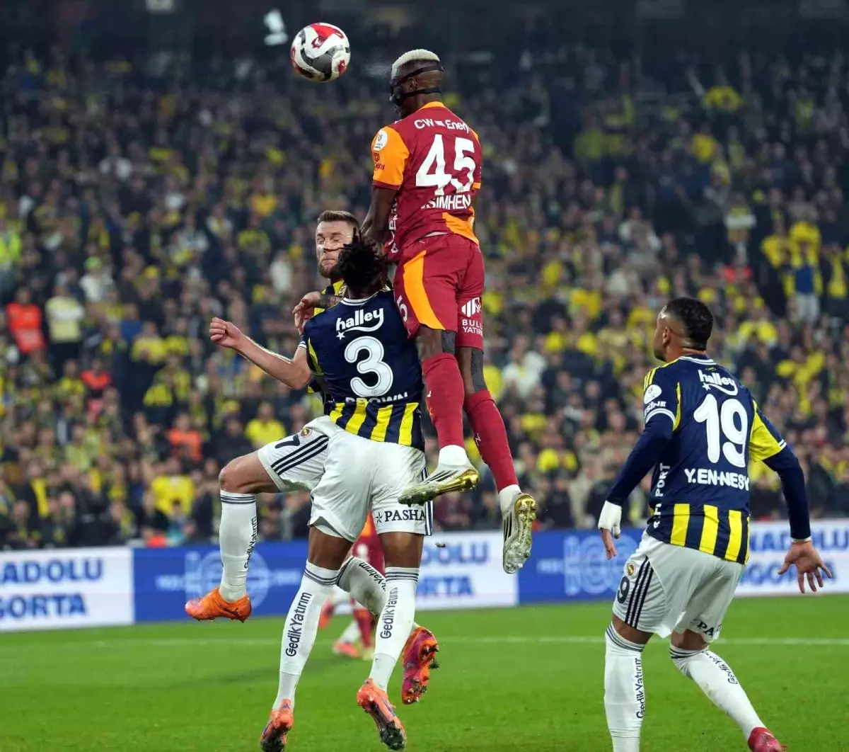 Fenerbahçe - Galatasaray Derbisinde İlk Yarı Sonucu: 0-1