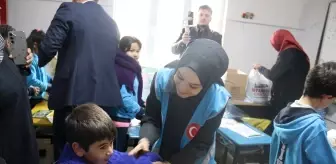 Depremzede Kadınlardan Minik Öğrencilere Sevgi Dolu Destek