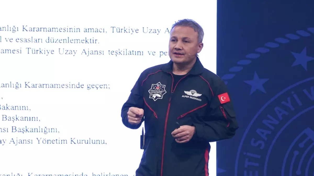 Uzaya giden ilk Türk astronot Alper Gezeravcı, YTÜ'de öğrencilerle buluştu