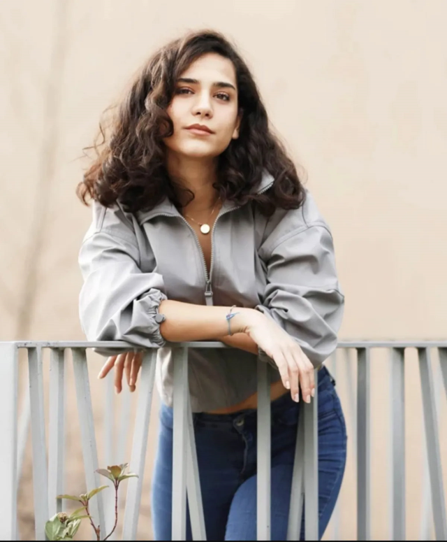 Yaprak Dökümü's Ayşe has grown up! You need to see her latest look