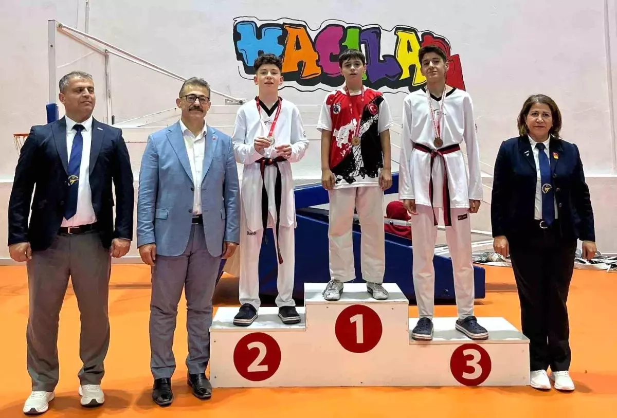 YayTanSay Kulübü, Öğretmenler Günü Taekwondo Turnuvası'nda 10 Madalya Kazandı