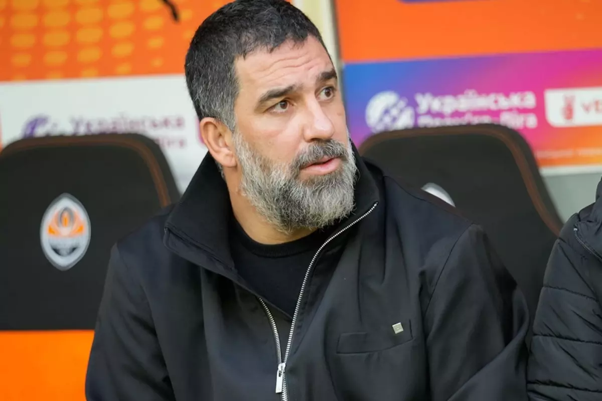 Arda Turan resmen delirdi: Rakip takımın kulübesini bastı