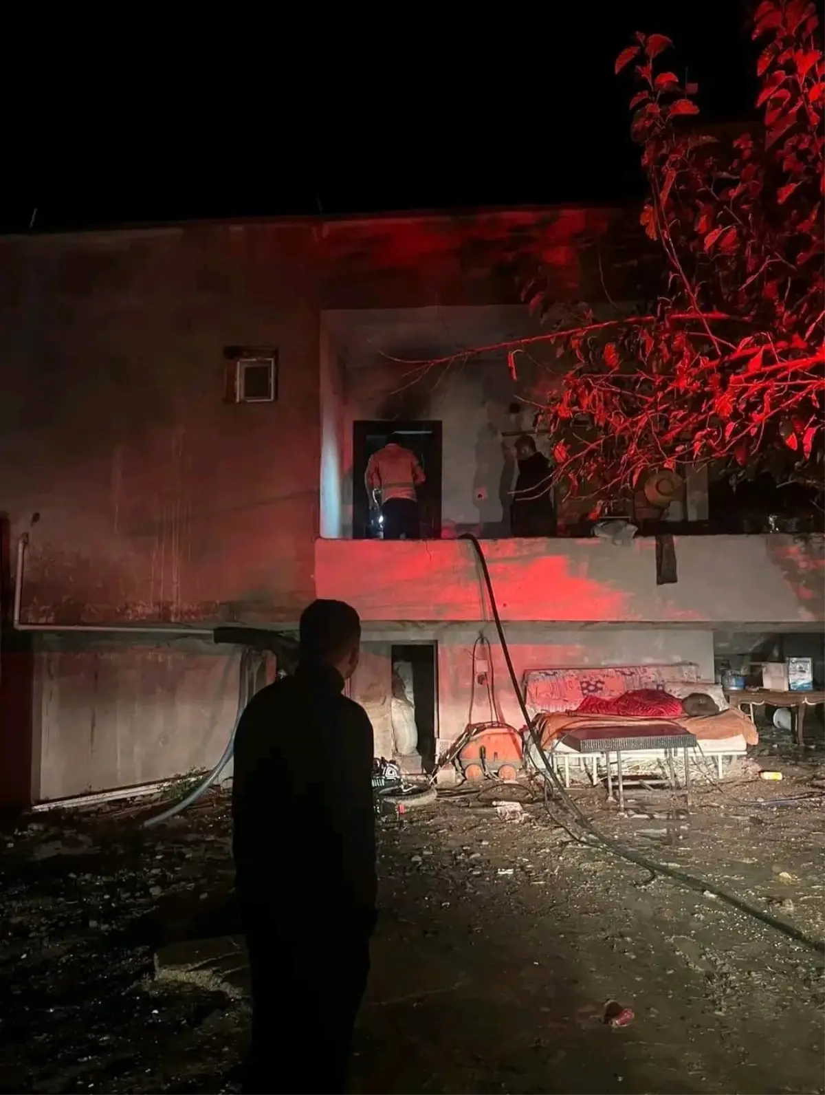 Hatay'da Müstakil Evde Yangın, İtfaiye Ekibi Hızla Müdahale Etti