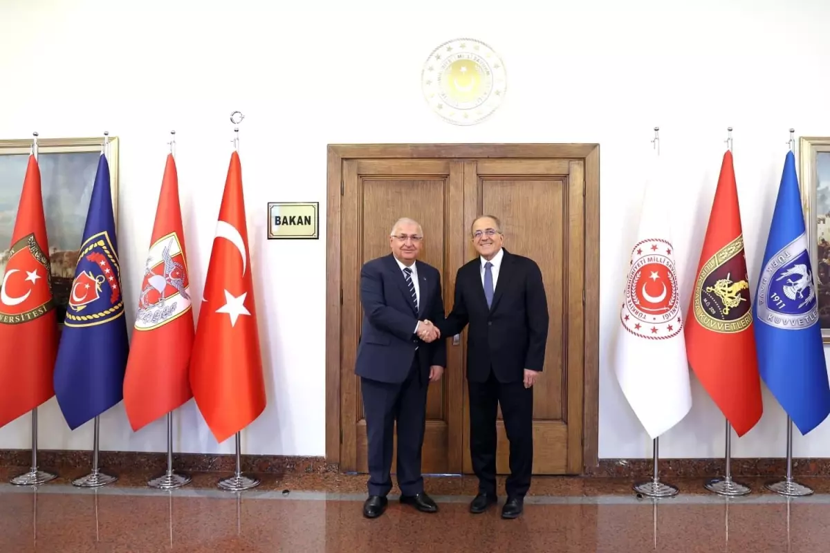 Bakan Güler, yaş haddinden emekli olan Şuay Alpay'ı kabul etti