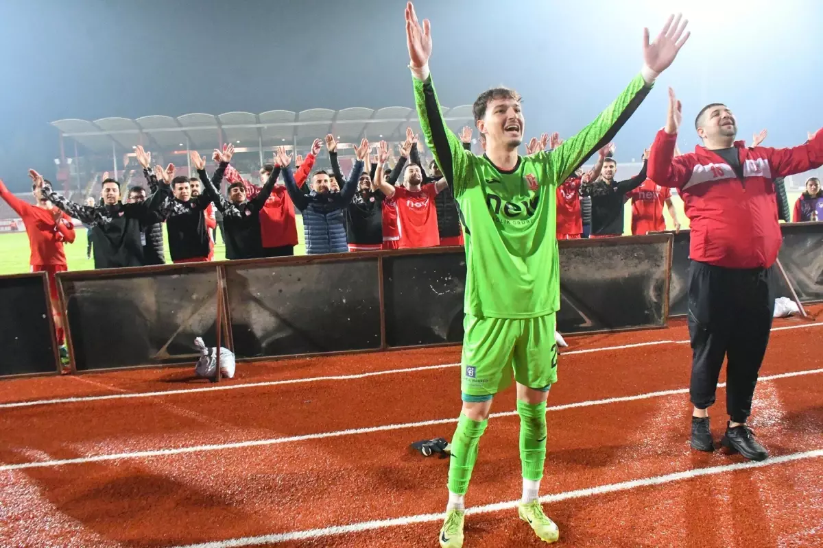 Talha Demirkol'un İlk Profesyonel Maçında Başarılı Performansı