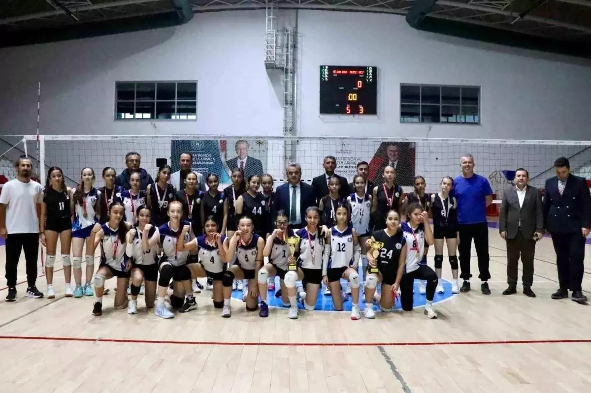Bozüyük'te Yıldız Kızlar Voleybol Final Maçı Gerçekleşti