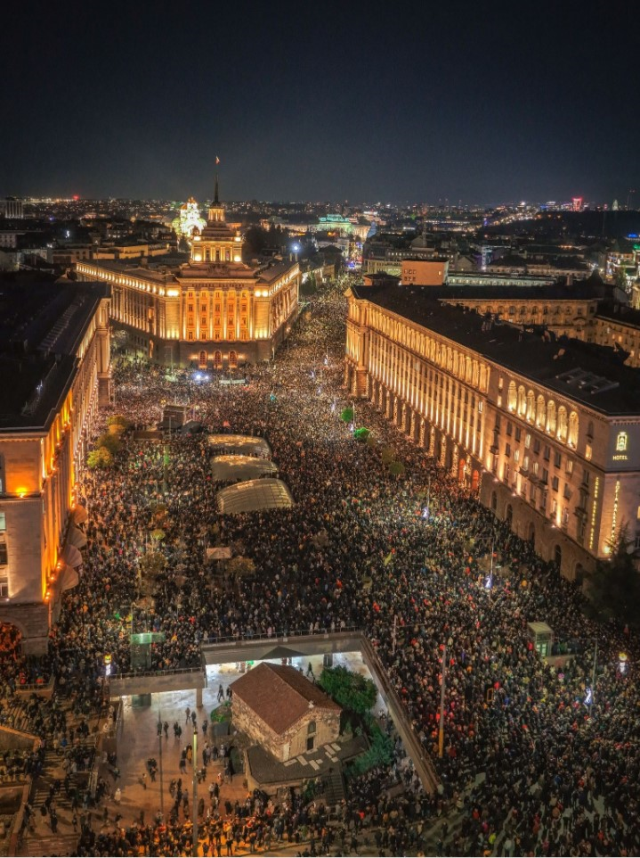 Bulgaria is ablaze! Tens of thousands took to the streets