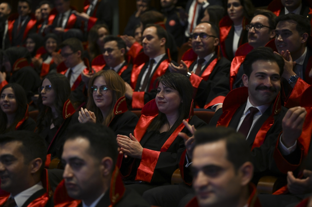 Cumhurbaşkanı Erdoğan hakim ve savcıların gözünün içine bakarak söyledi: Adaletin yokluğu toplum hayatı için felakettir Cumhurbaşkanı Erdoğan hakim ve savcıların gözünün içine bakarak söyledi: Adaletin yokluğu toplum hayatı için felakettir