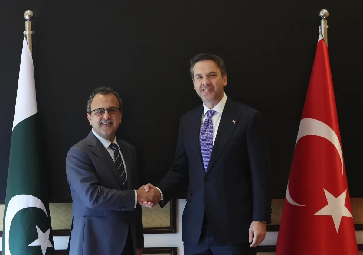Bakan Bayraktar Pakistan'da Enerji Görüşmeleri Yaptı