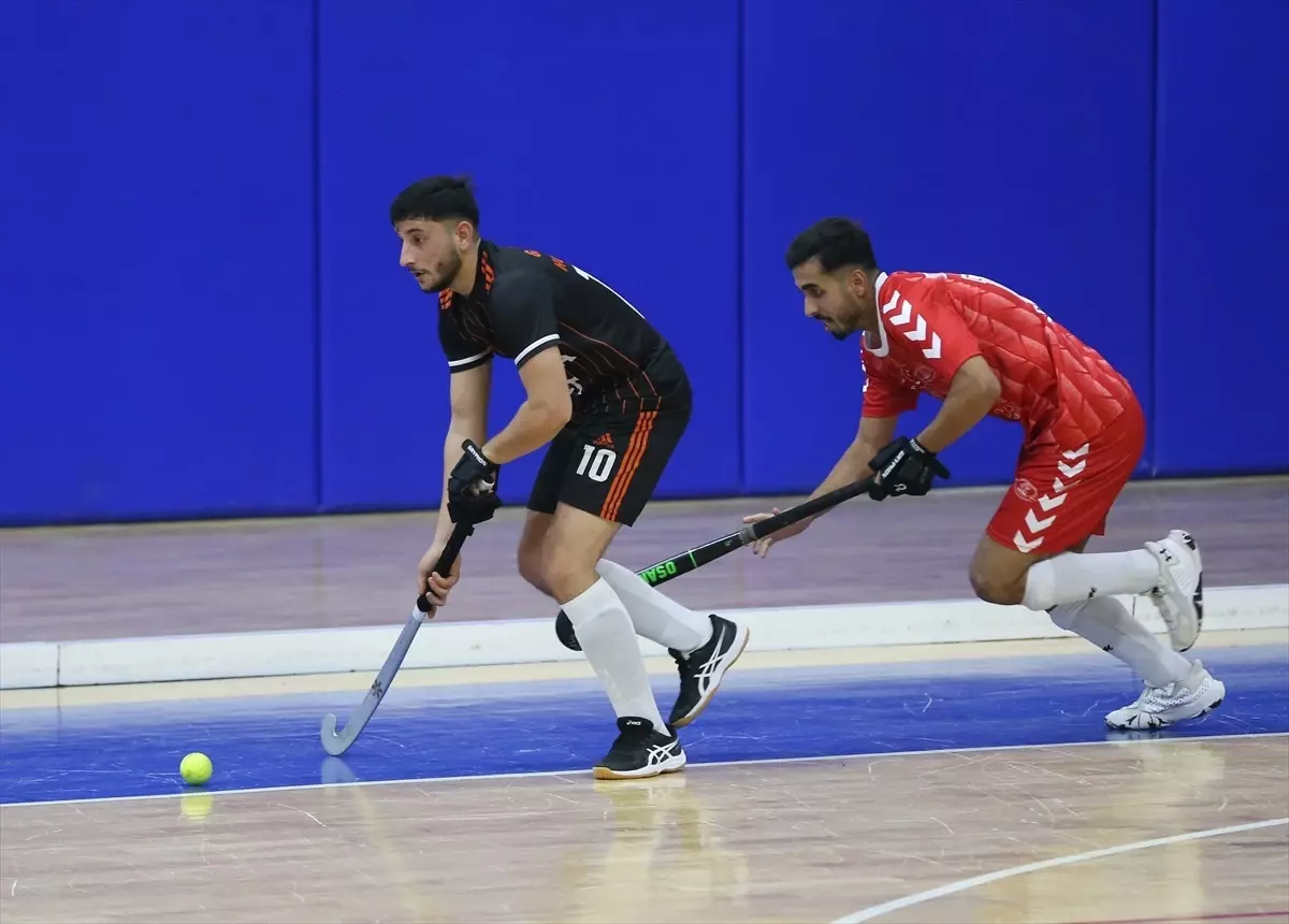 Erkekler Salon Hokeyi Süper Lig maçları Alanya'da başladı