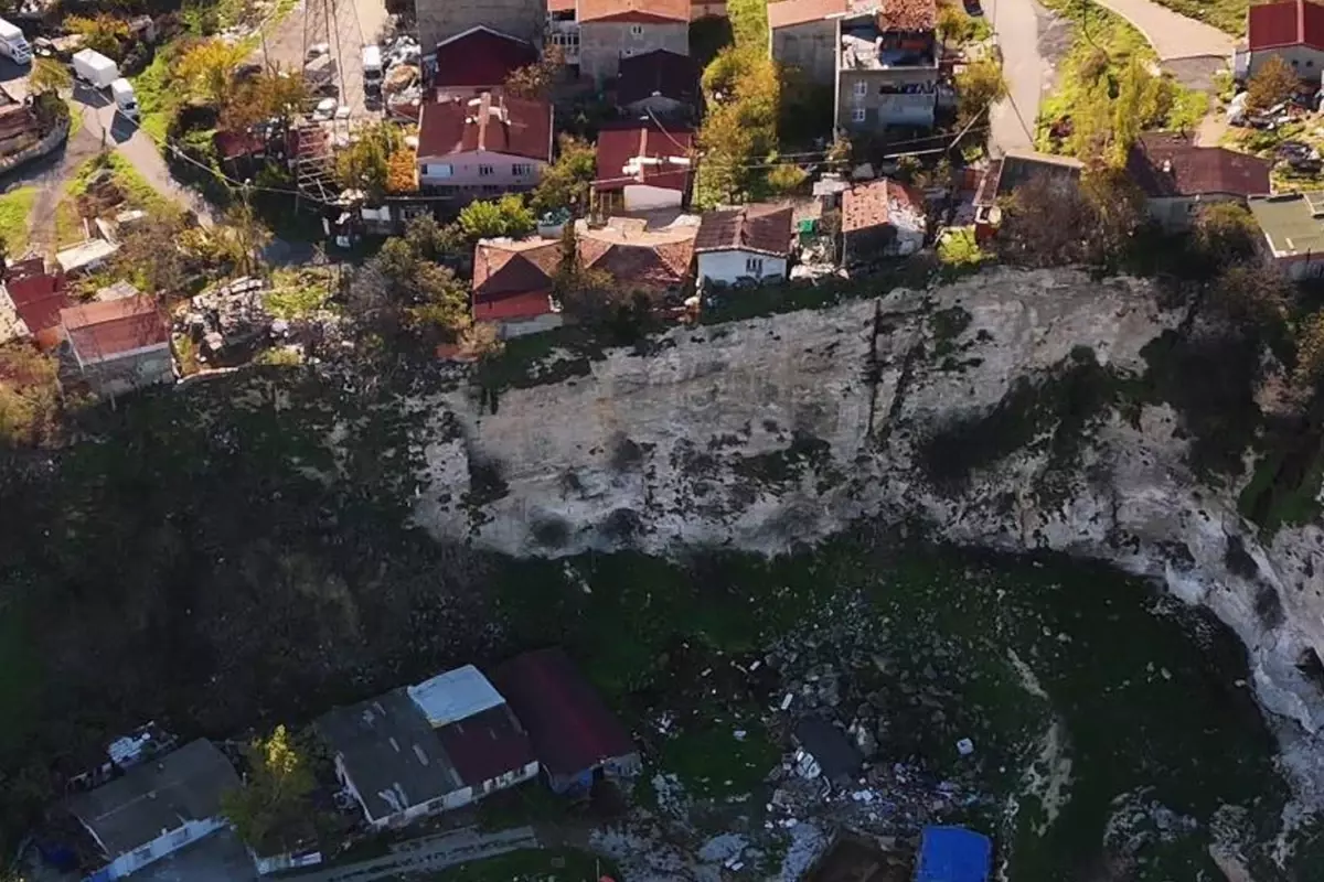 Görüntü İstanbul'dan! Uçurumun kenarında hayatlar