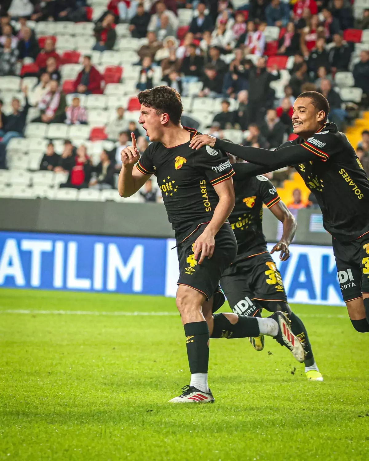 Göztepe, Antalyaspor Galibiyetiyle Avrupa Hedefini Güçlendirdi