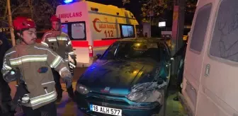 İnegöl'de park halindeki araçlara çarpan otomobil sürücüsü yaralandı