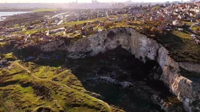 istanbul da ucurumun kenarinda hayatlar 2 19313106 o