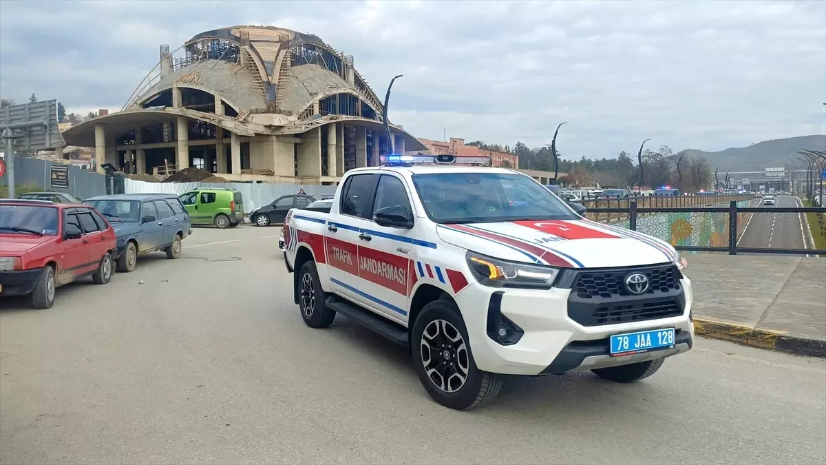 Karabük'te jandarma ve polise tahsis edilen 47 araç hizmete alındı