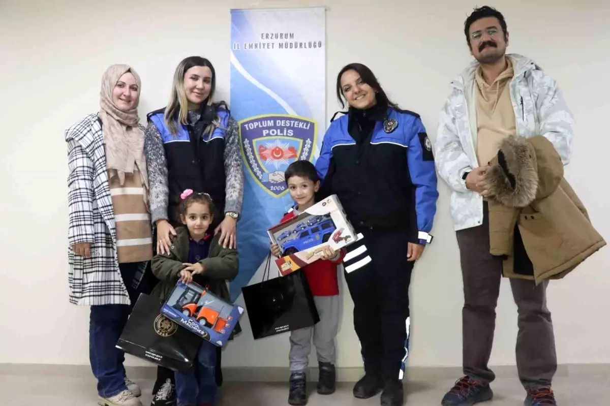 Erzurum'da Polis, Kaybolan Oyuncağı Bulunmayan Çocuğa Destek Oldu