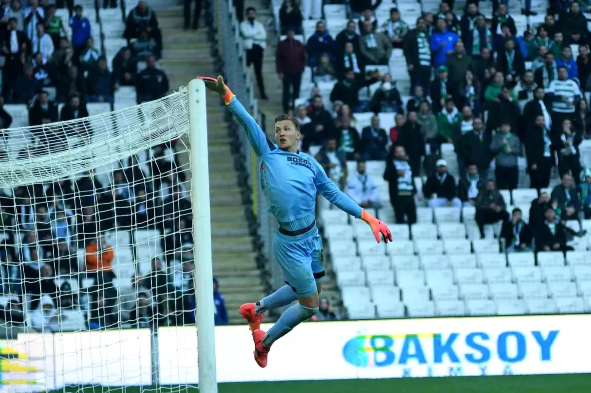 Bursaspor'un Genç Kalecisi Kerem Matışlı, 4 Maçlık Gol Yeme Serisini Sonlandırdı