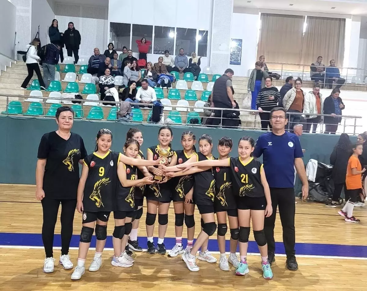 Köyceğiz Minik Voleybolcuları Şampiyon Oldu
